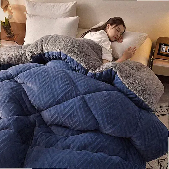 Reversible Sherpa Comforter Plush Double-Sided 3D Jacquard Bedding for Bedroom